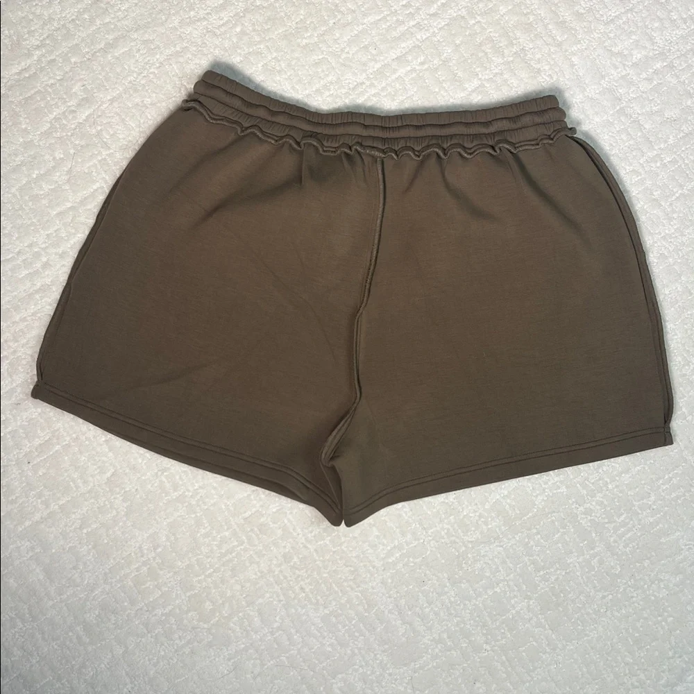 New! Devon Windsor Olive Steele Short with drawstring and pockets large - Picture 5 of 12